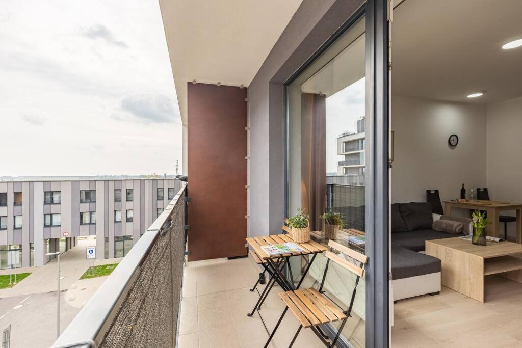 ברטיסלאבה Cityscape Oasis: Active Studio Heaven מראה חיצוני תמונה